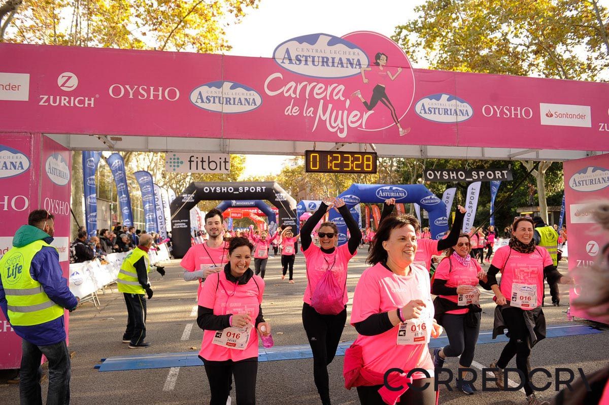 Llegada de la Carrera de la Mujer de Barcelona (ARCO IZQUIERDO 61)