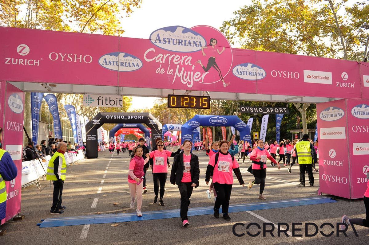Llegada de la Carrera de la Mujer de Barcelona (ARCO IZQUIERDO 60)