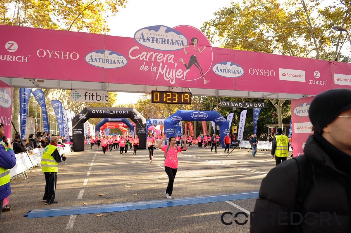 Llegada de la Carrera de la Mujer de Barcelona (ARCO IZQUIERDO 61)