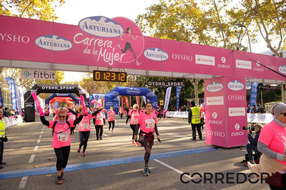 Llegada de la Carrera de la Mujer de Barcelona (ARCO IZQUIERDO 60)