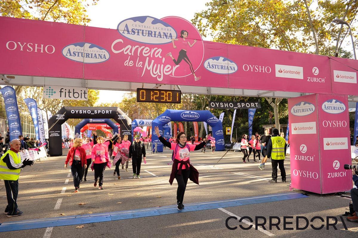 Llegada de la Carrera de la Mujer de Barcelona (ARCO IZQUIERDO 60)