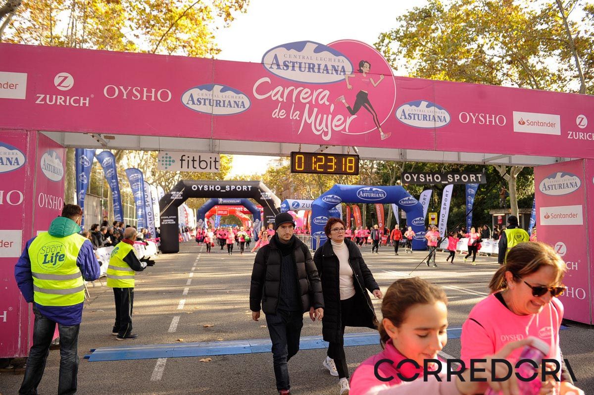 Llegada de la Carrera de la Mujer de Barcelona (ARCO IZQUIERDO 61)