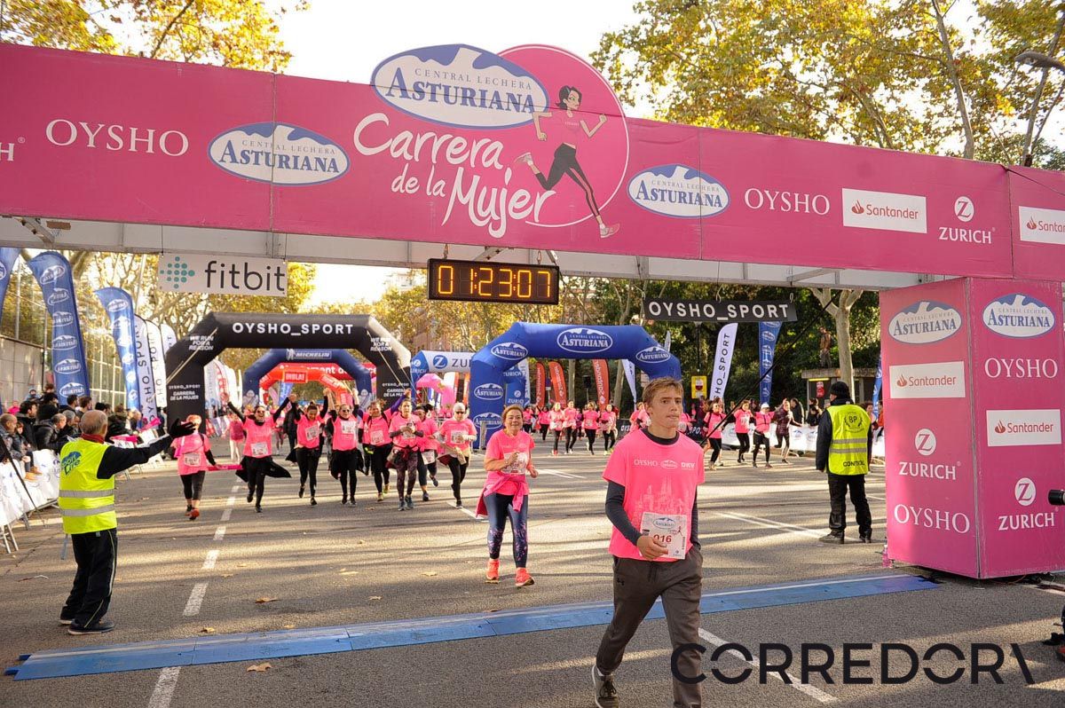 Llegada de la Carrera de la Mujer de Barcelona (ARCO IZQUIERDO 60)
