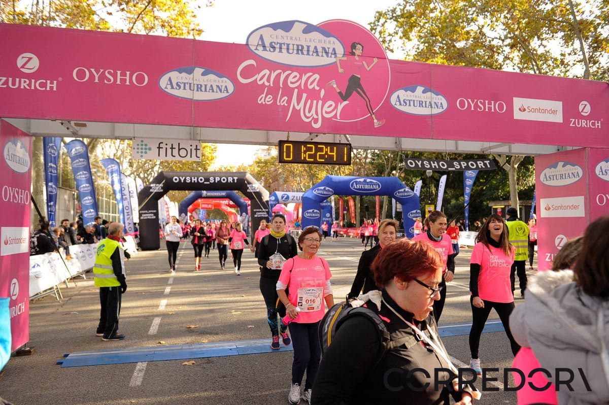 Llegada de la Carrera de la Mujer de Barcelona (ARCO IZQUIERDO 60)