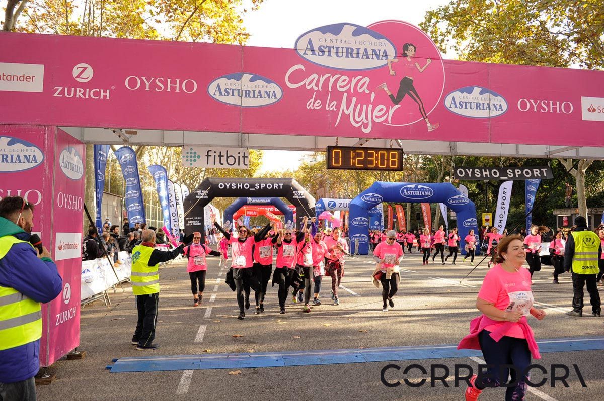 Llegada de la Carrera de la Mujer de Barcelona (ARCO IZQUIERDO 60)
