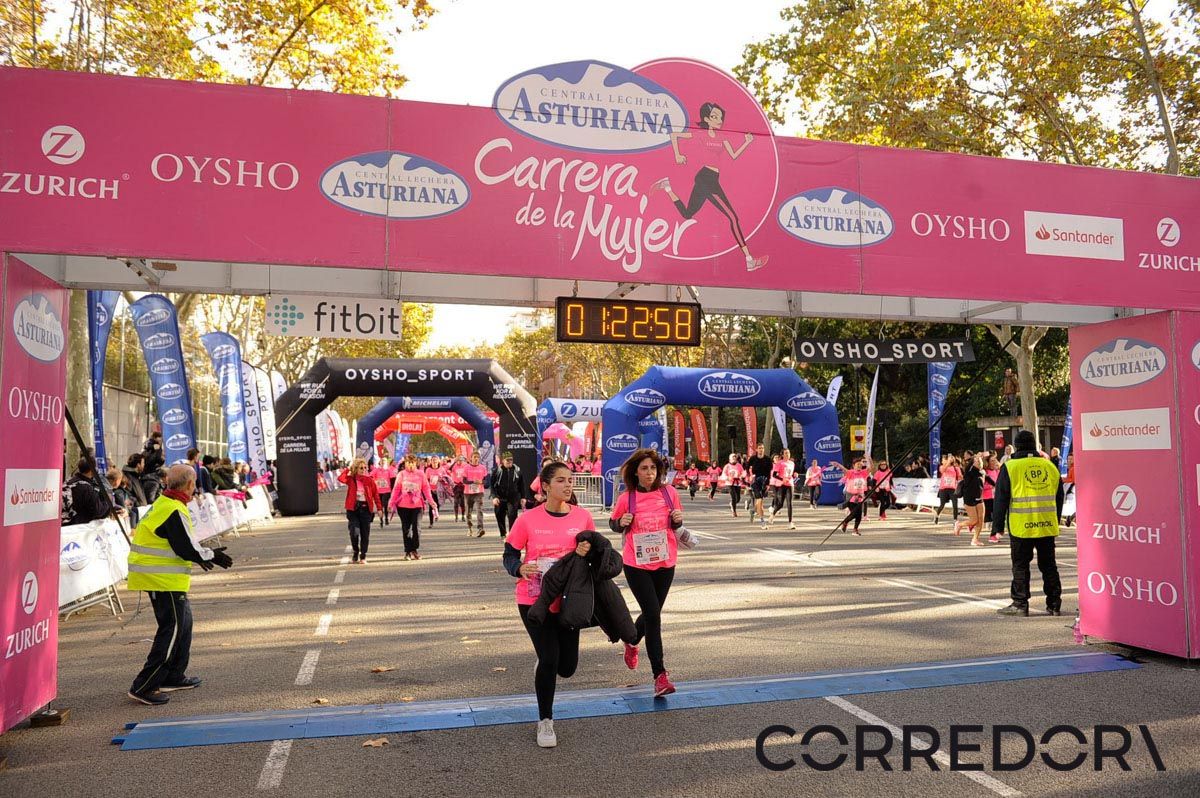 Llegada de la Carrera de la Mujer de Barcelona (ARCO IZQUIERDO 60)