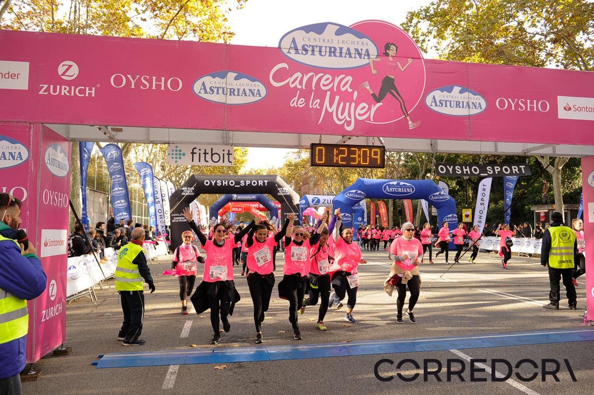 Llegada de la Carrera de la Mujer de Barcelona (ARCO IZQUIERDO 60)