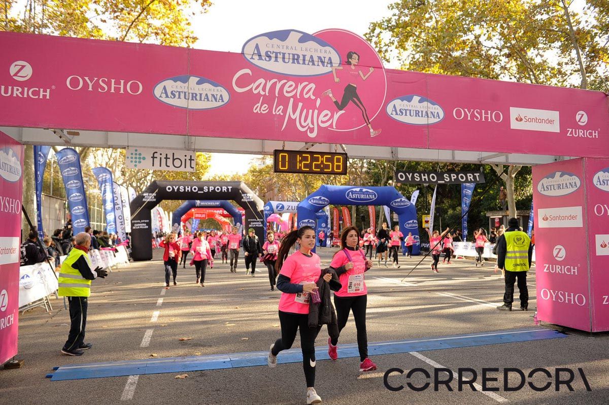 Llegada de la Carrera de la Mujer de Barcelona (ARCO IZQUIERDO 60)