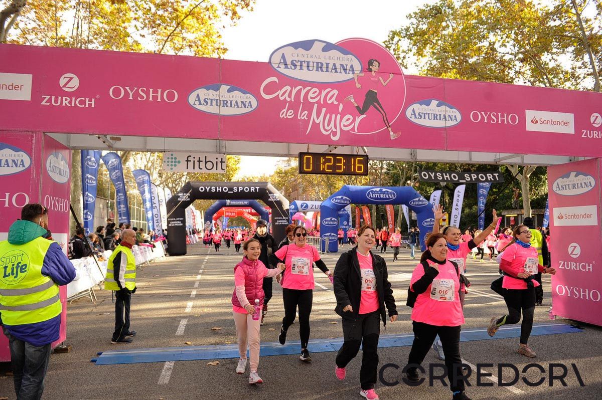 Llegada de la Carrera de la Mujer de Barcelona (ARCO IZQUIERDO 60)