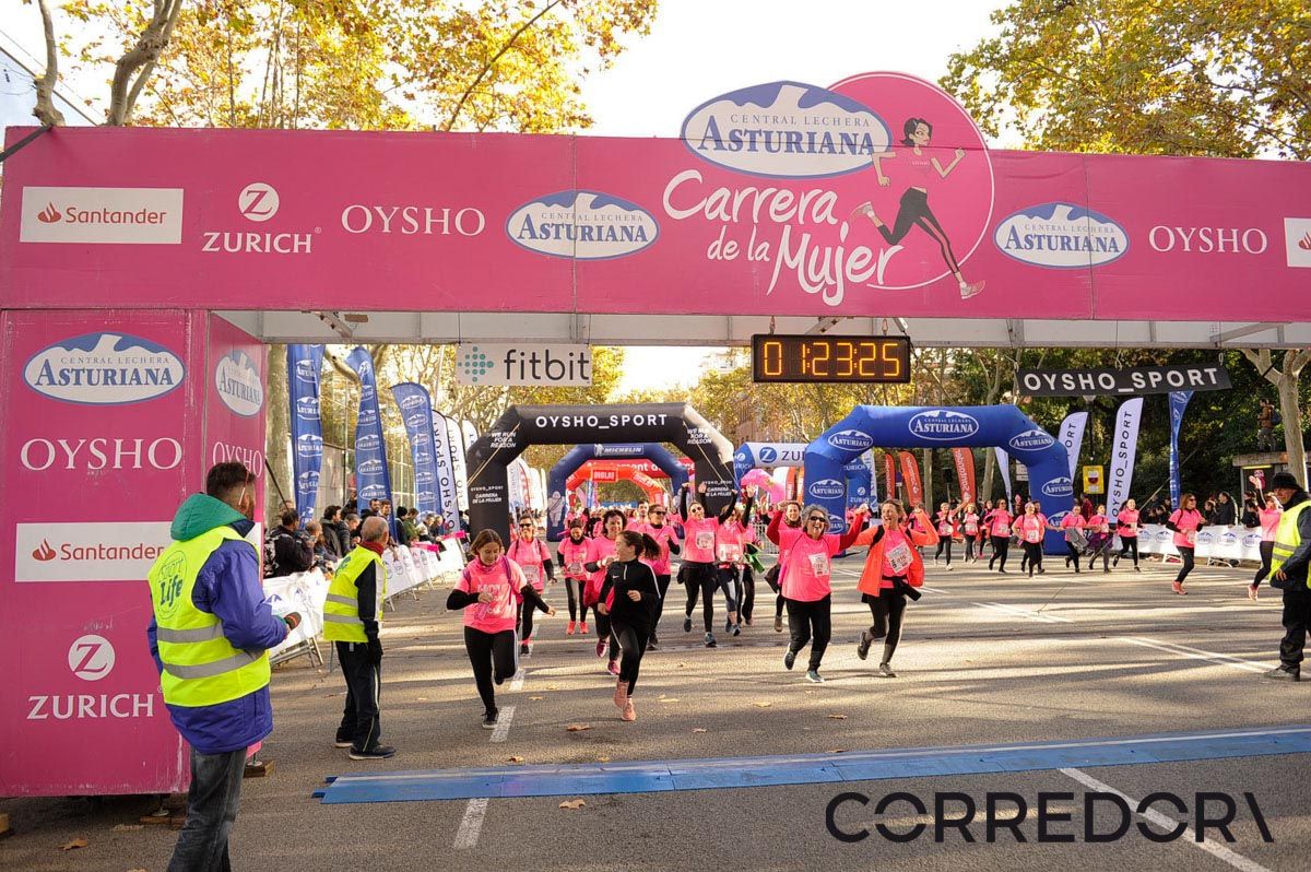 Llegada de la Carrera de la Mujer de Barcelona (ARCO IZQUIERDO 61)