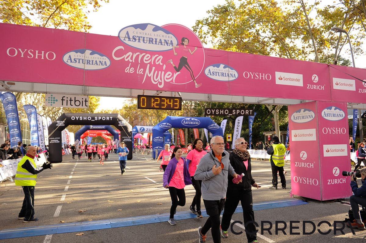 Llegada de la Carrera de la Mujer de Barcelona (ARCO IZQUIERDO 61)
