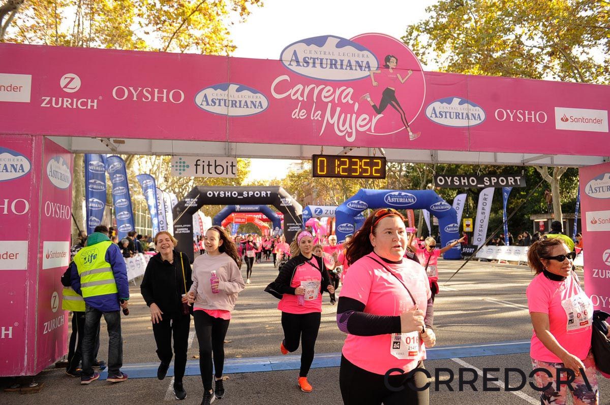 Llegada de la Carrera de la Mujer de Barcelona (ARCO IZQUIERDO 61)