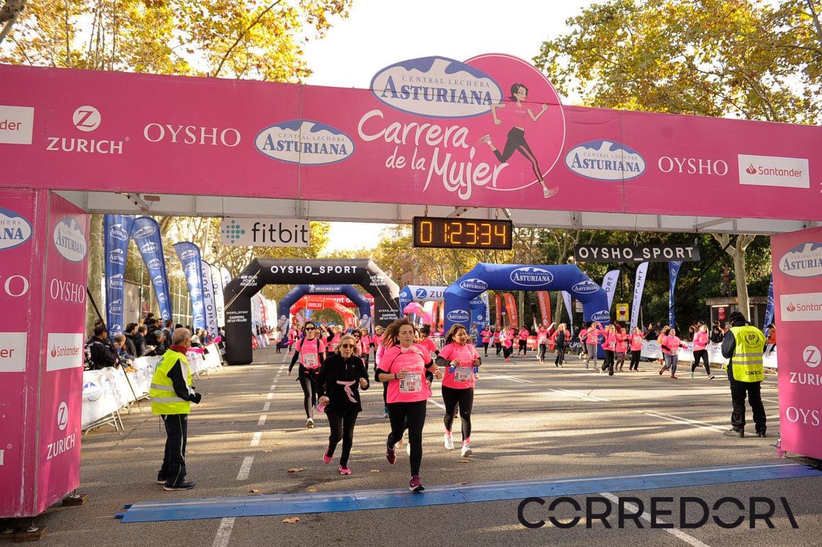 Llegada de la Carrera de la Mujer de Barcelona (ARCO IZQUIERDO 61)