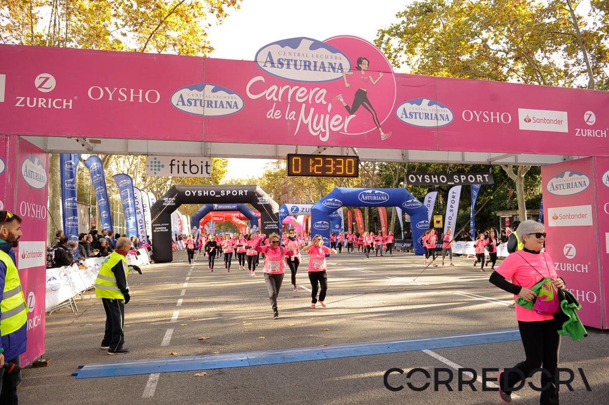 Llegada de la Carrera de la Mujer de Barcelona (ARCO IZQUIERDO 61)