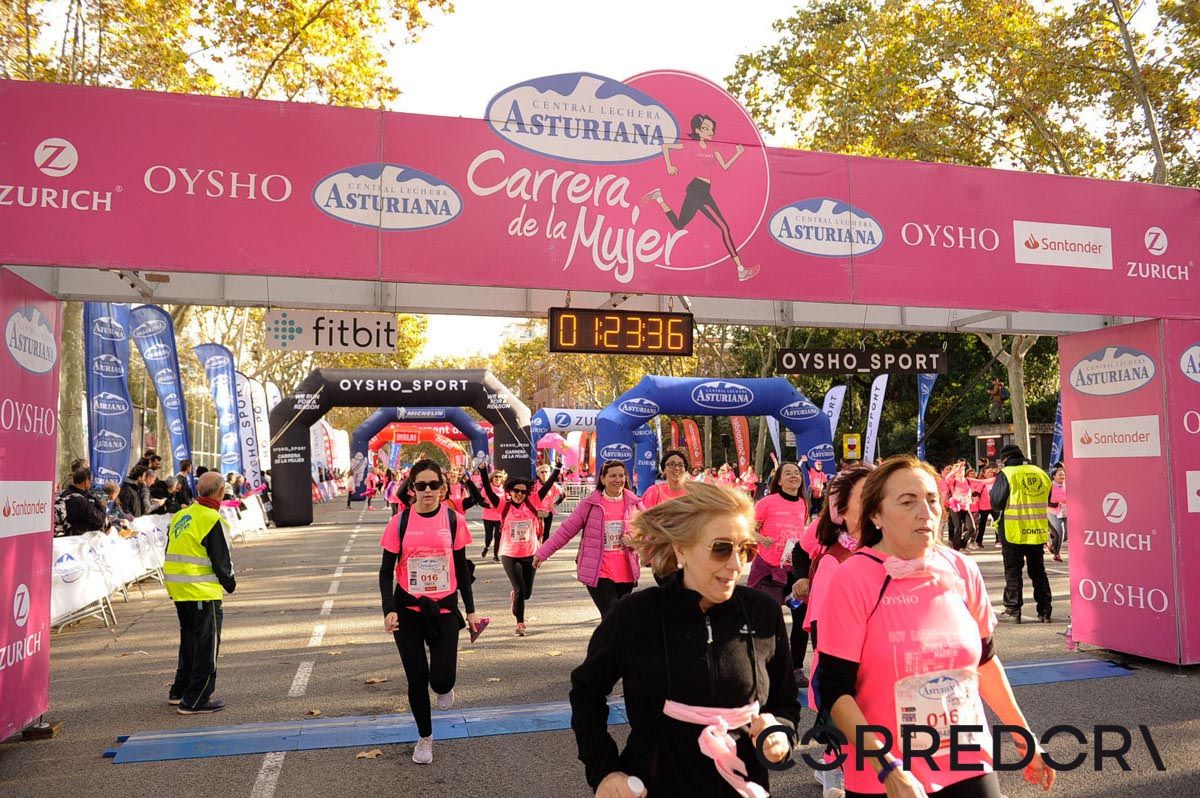 Llegada de la Carrera de la Mujer de Barcelona (ARCO IZQUIERDO 61)