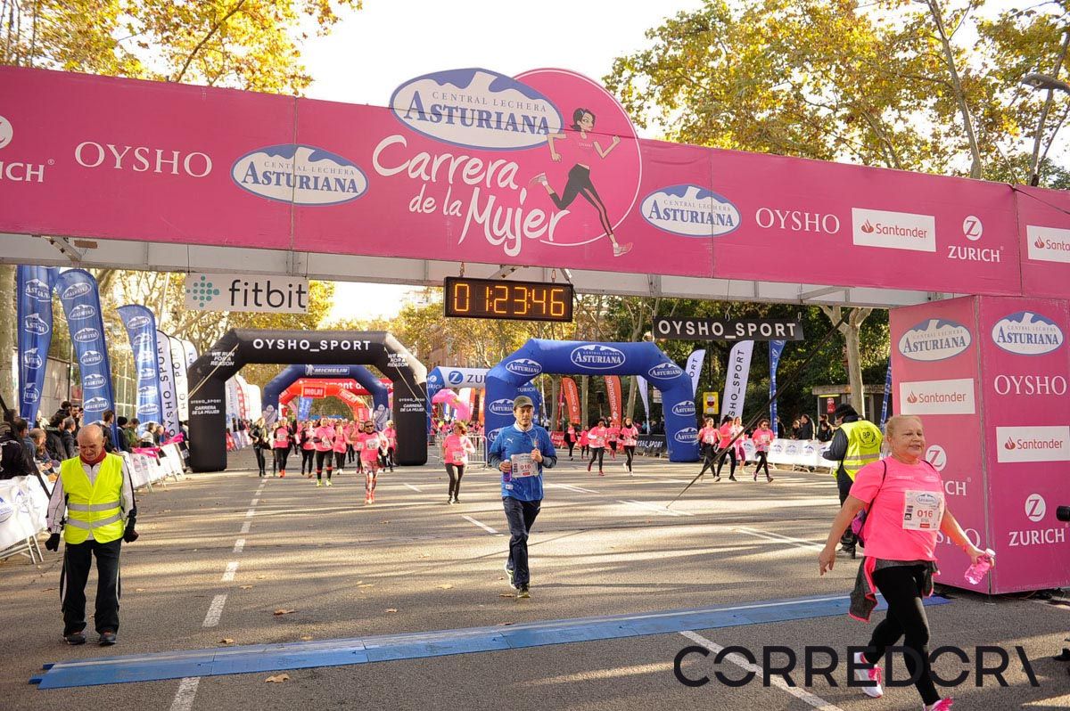 Llegada de la Carrera de la Mujer de Barcelona (ARCO IZQUIERDO 61)