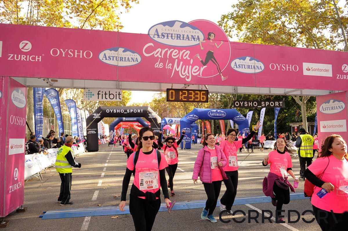 Llegada de la Carrera de la Mujer de Barcelona (ARCO IZQUIERDO 61)