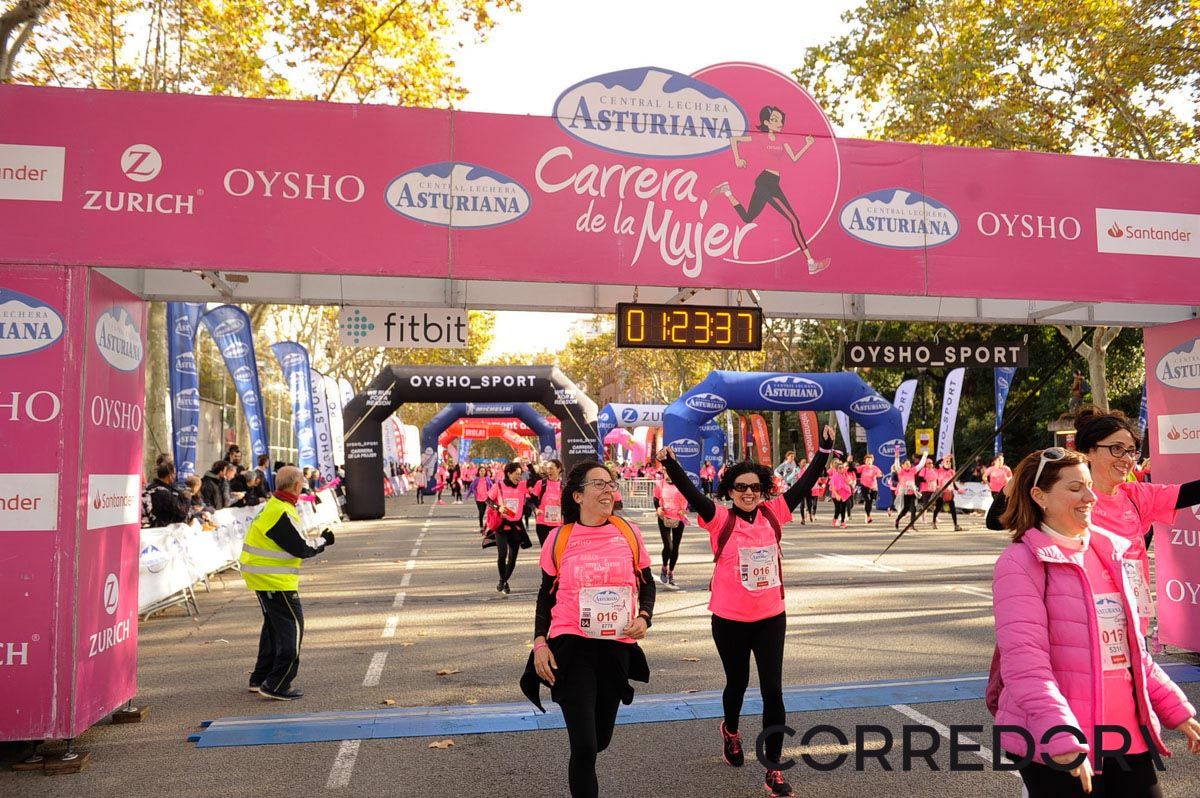Llegada de la Carrera de la Mujer de Barcelona (ARCO IZQUIERDO 61)