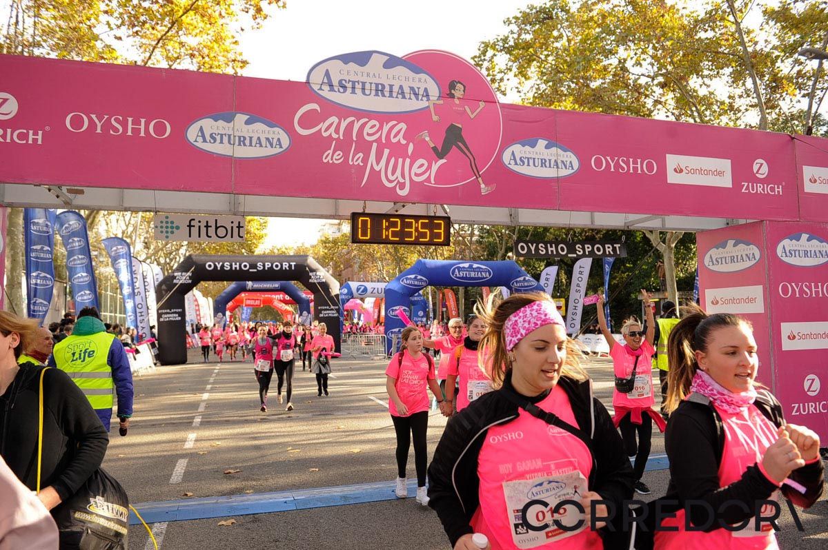 Llegada de la Carrera de la Mujer de Barcelona (ARCO IZQUIERDO 61)