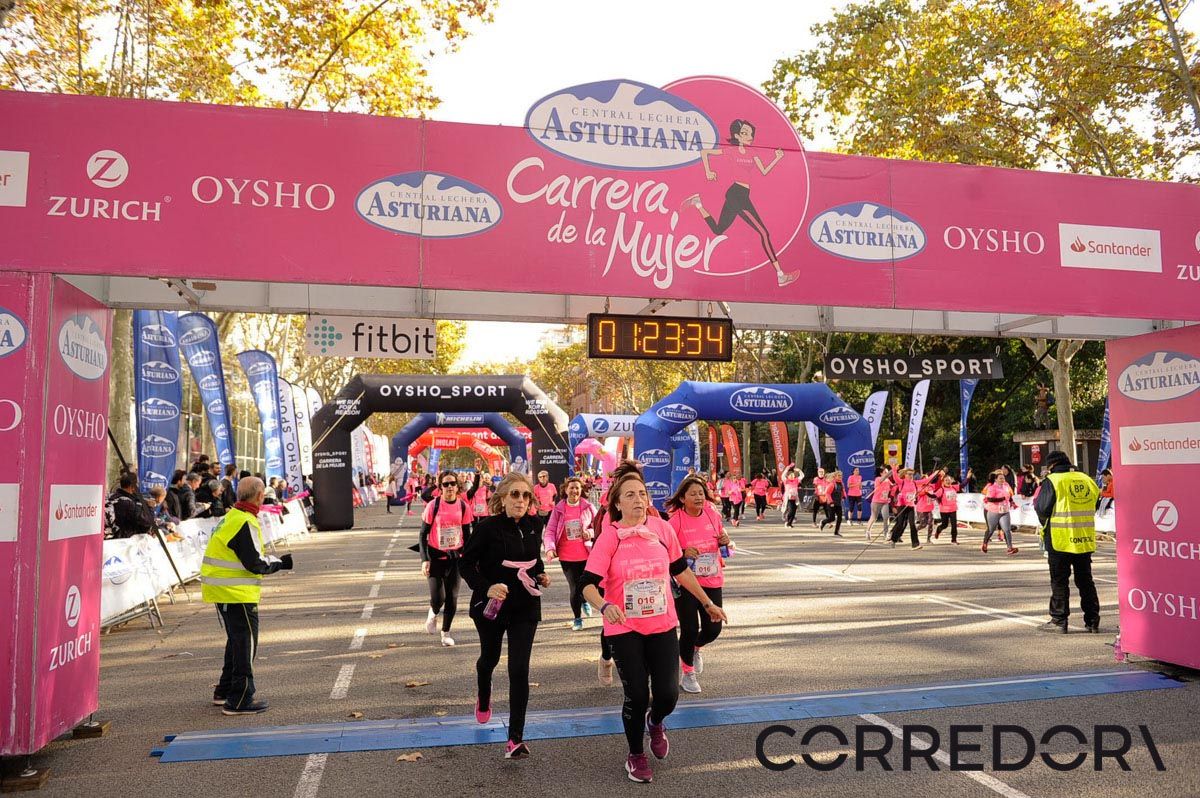 Llegada de la Carrera de la Mujer de Barcelona (ARCO IZQUIERDO 61)