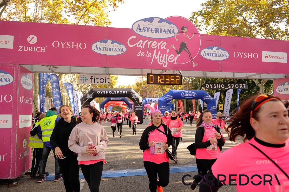 Llegada de la Carrera de la Mujer de Barcelona (ARCO IZQUIERDO 61)