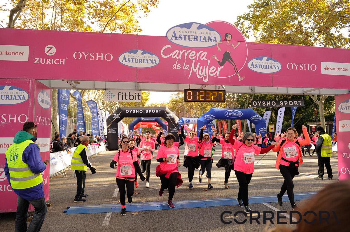 Llegada de la Carrera de la Mujer de Barcelona (ARCO IZQUIERDO 61)