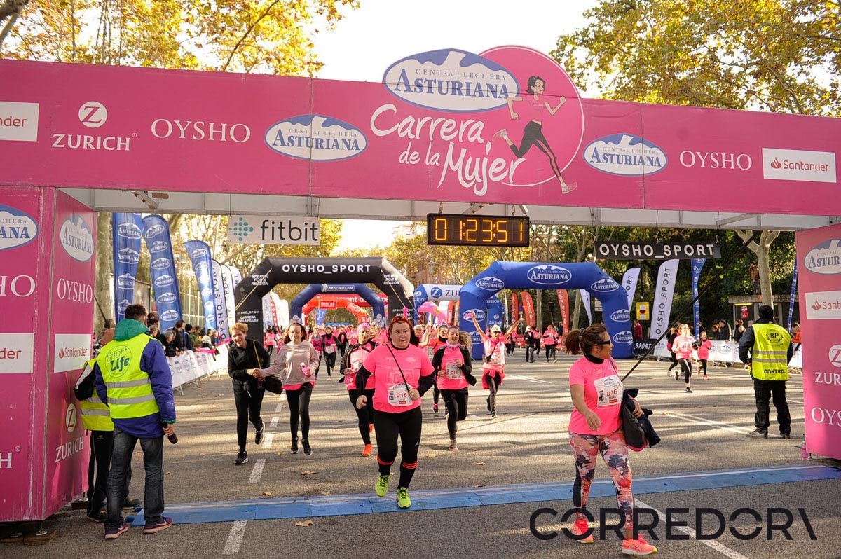 Llegada de la Carrera de la Mujer de Barcelona (ARCO IZQUIERDO 61)