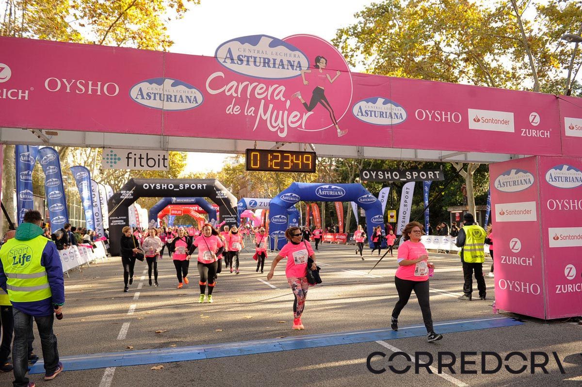 Llegada de la Carrera de la Mujer de Barcelona (ARCO IZQUIERDO 61)