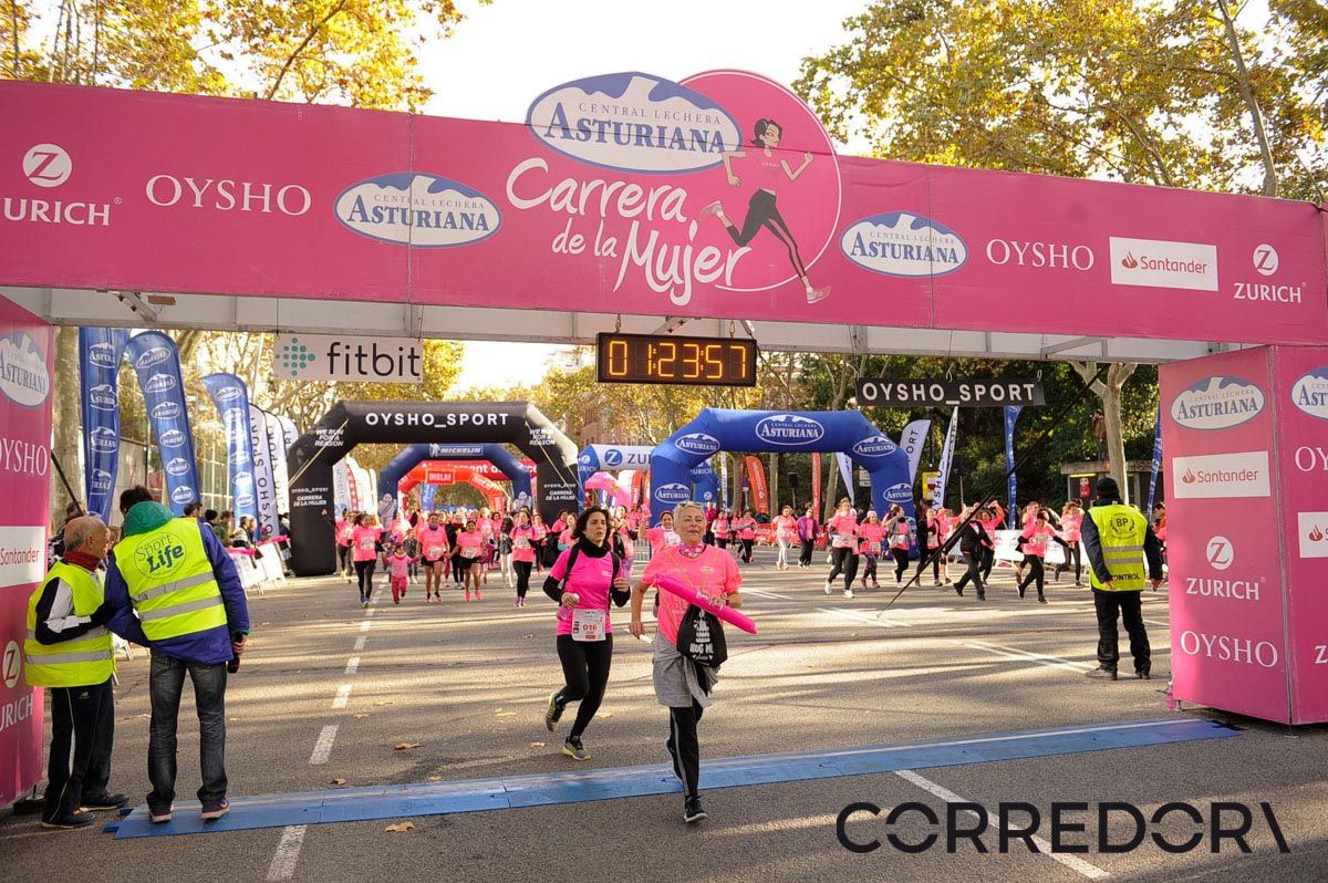 Llegada de la Carrera de la Mujer de Barcelona (ARCO IZQUIERDO 61)