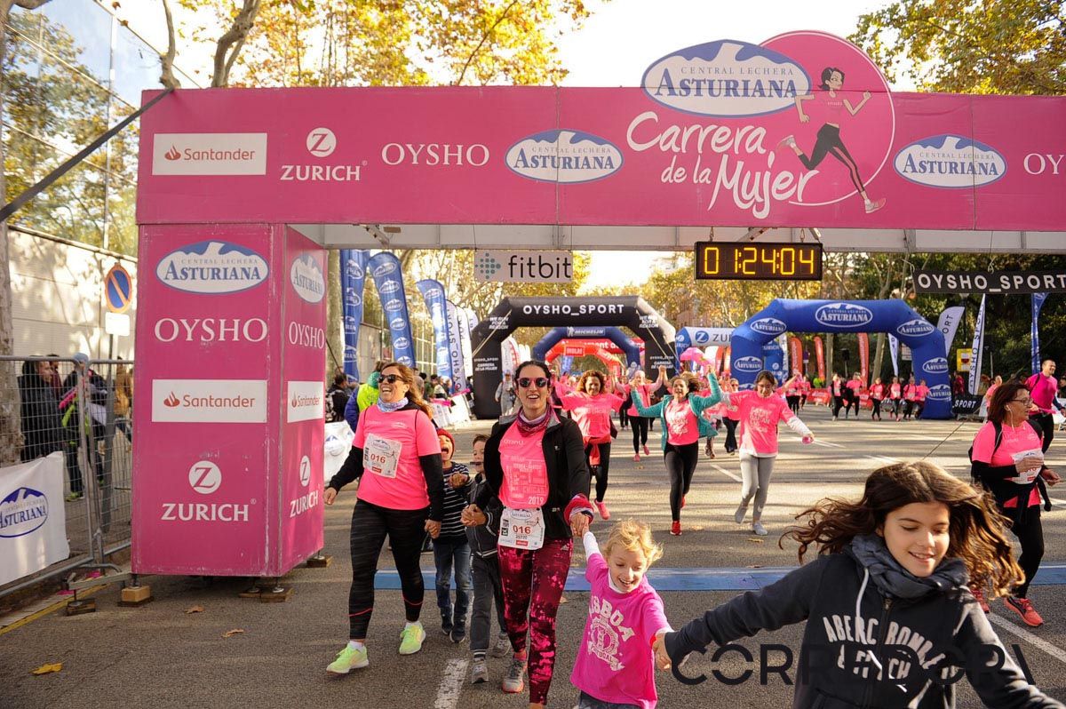 Llegada de la Carrera de la Mujer de Barcelona (ARCO IZQUIERDO 62)