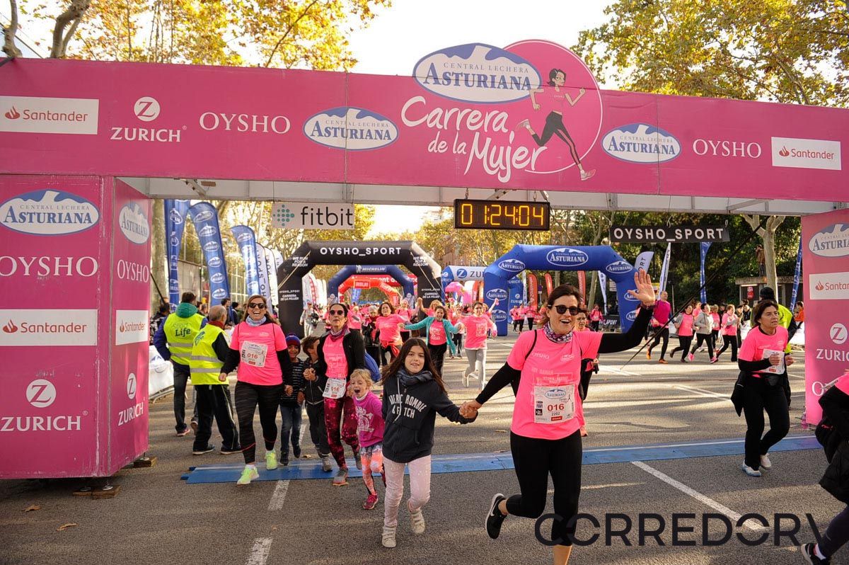 Llegada de la Carrera de la Mujer de Barcelona (ARCO IZQUIERDO 62)