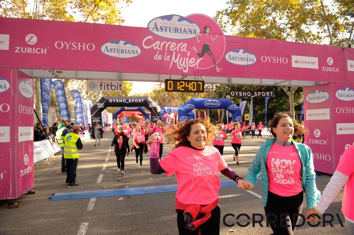 Llegada de la Carrera de la Mujer de Barcelona (ARCO IZQUIERDO 62)