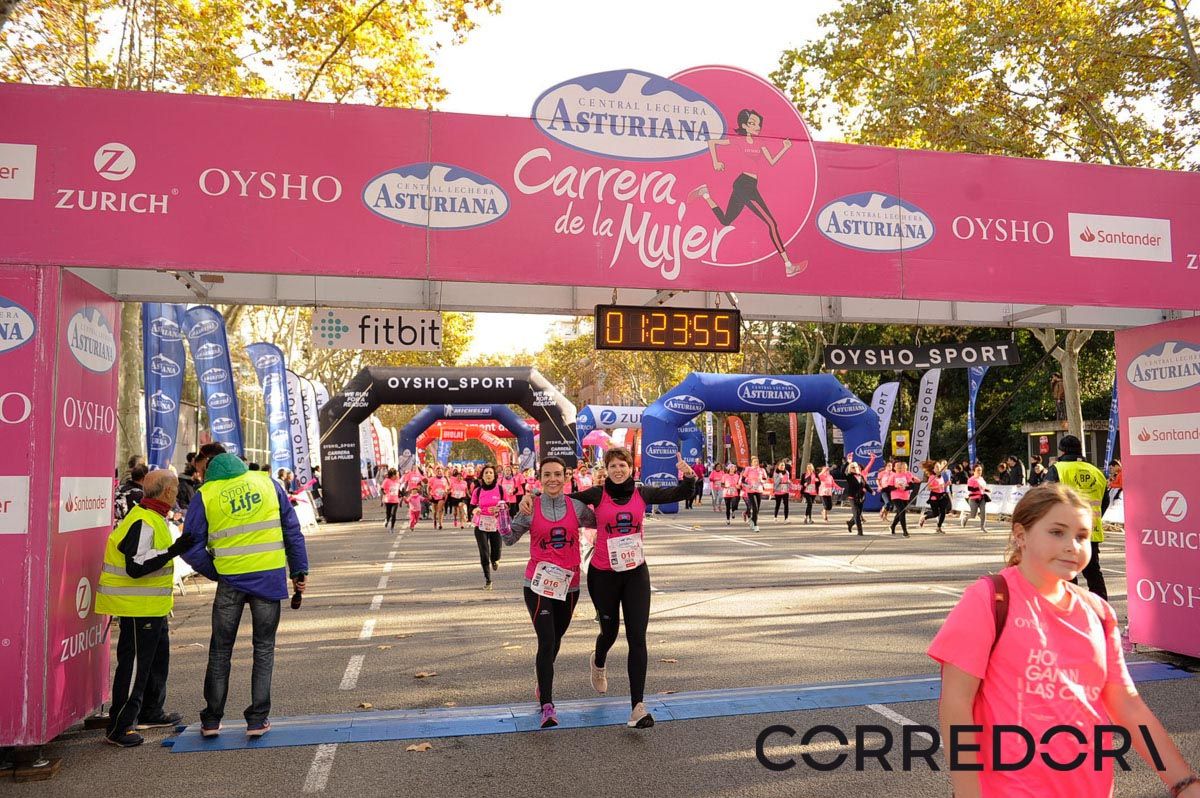 Llegada de la Carrera de la Mujer de Barcelona (ARCO IZQUIERDO 61)