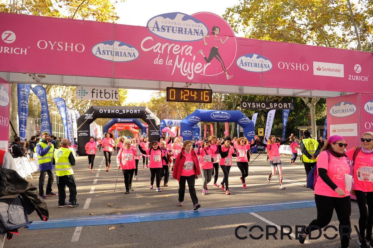 Llegada de la Carrera de la Mujer de Barcelona (ARCO IZQUIERDO 62)