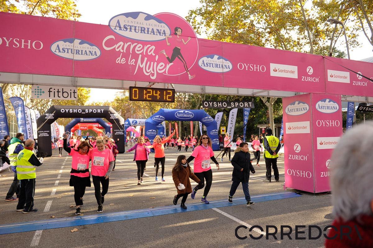 Llegada de la Carrera de la Mujer de Barcelona (ARCO IZQUIERDO 62)
