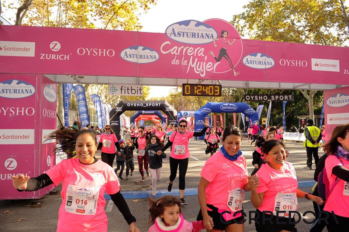 Llegada de la Carrera de la Mujer de Barcelona (ARCO IZQUIERDO 62)