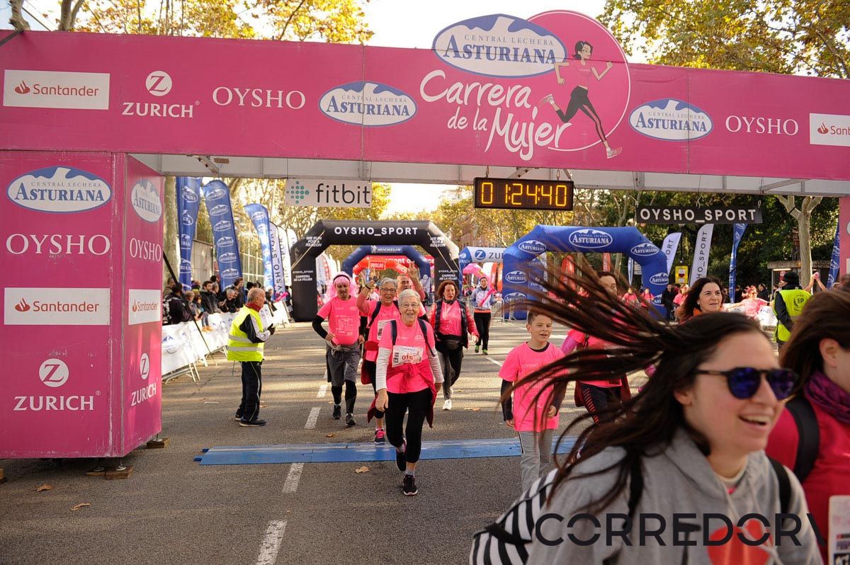 Llegada de la Carrera de la Mujer de Barcelona (ARCO IZQUIERDO 63)