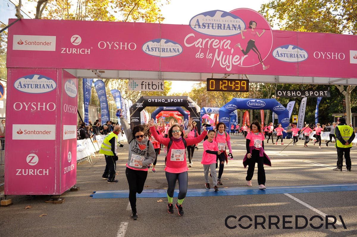 Llegada de la Carrera de la Mujer de Barcelona (ARCO IZQUIERDO 63)