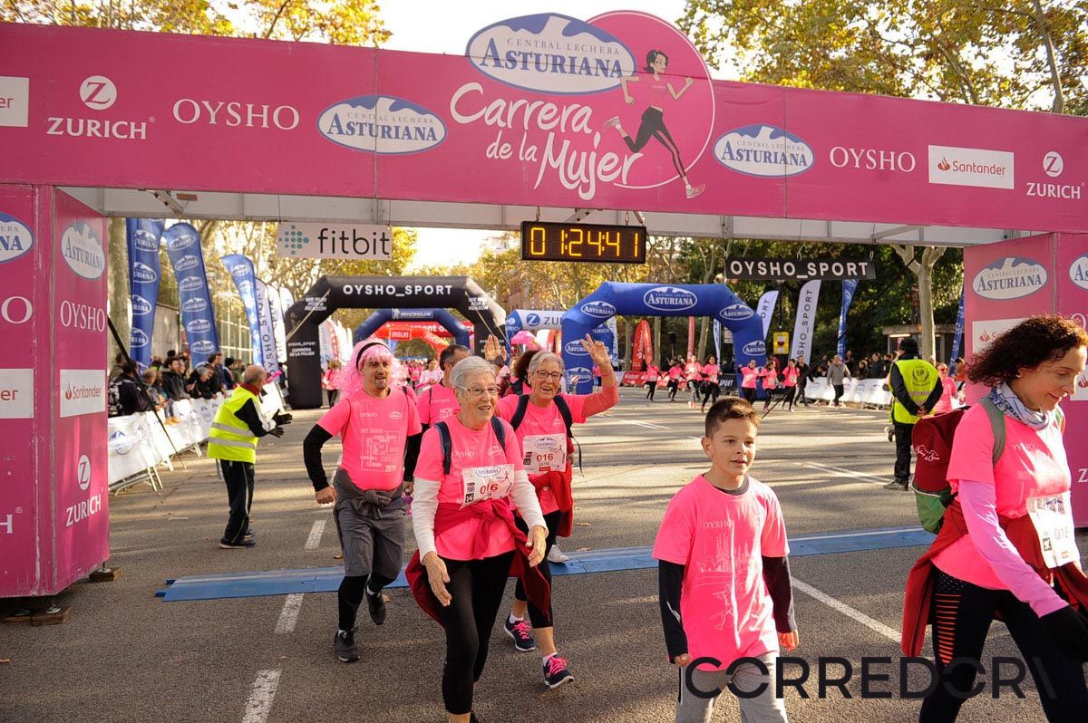 Llegada de la Carrera de la Mujer de Barcelona (ARCO IZQUIERDO 63)