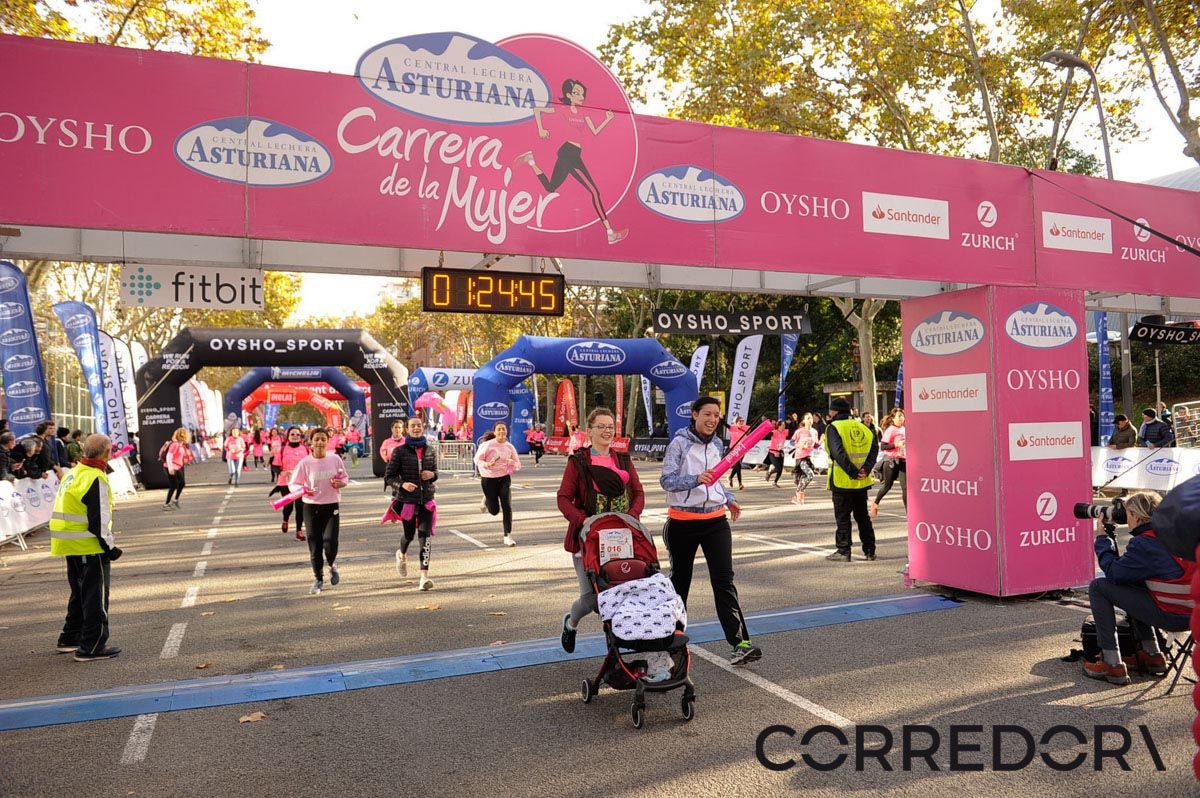 Llegada de la Carrera de la Mujer de Barcelona (ARCO IZQUIERDO 63)