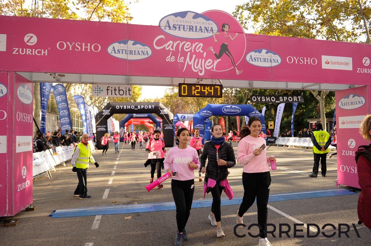 Llegada de la Carrera de la Mujer de Barcelona (ARCO IZQUIERDO 63)