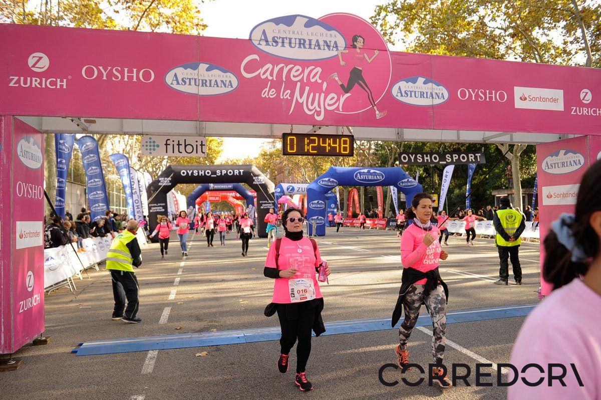Llegada de la Carrera de la Mujer de Barcelona (ARCO IZQUIERDO 63)