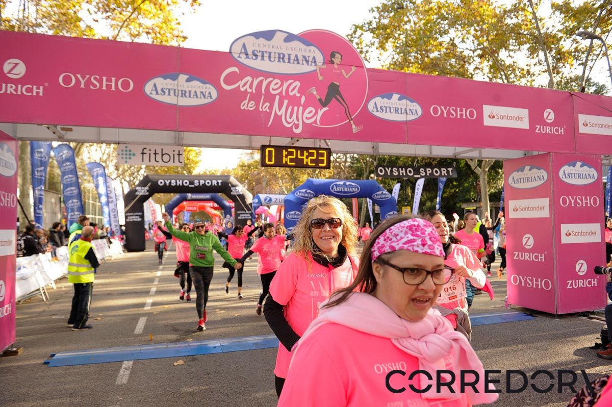Llegada de la Carrera de la Mujer de Barcelona (ARCO IZQUIERDO 62)