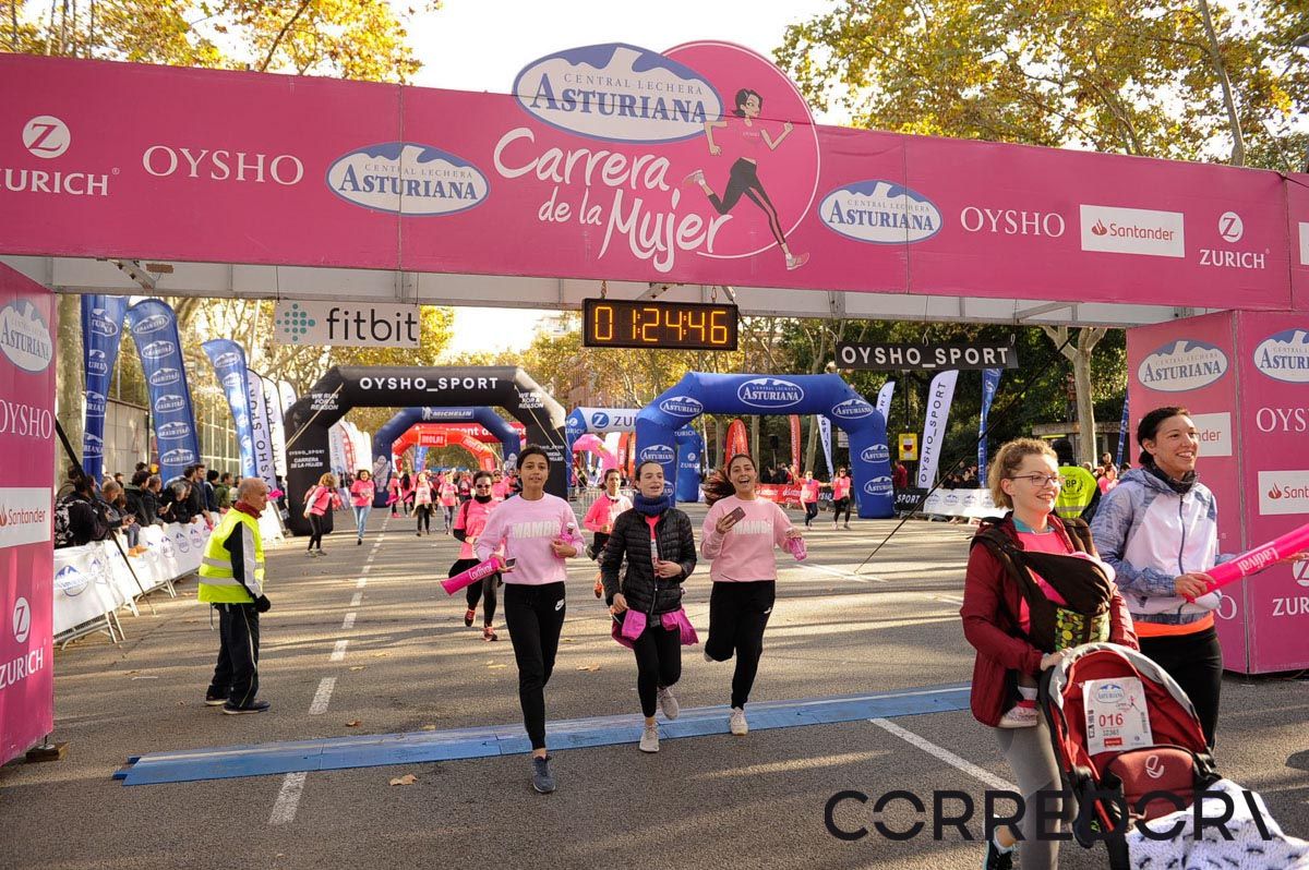 Llegada de la Carrera de la Mujer de Barcelona (ARCO IZQUIERDO 63)