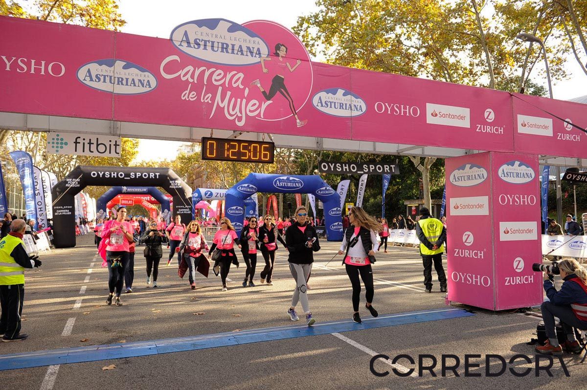 Llegada de la Carrera de la Mujer de Barcelona (ARCO IZQUIERDO 63)