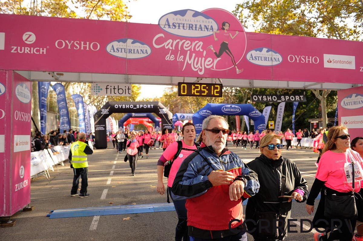 Llegada de la Carrera de la Mujer de Barcelona (ARCO IZQUIERDO 63)