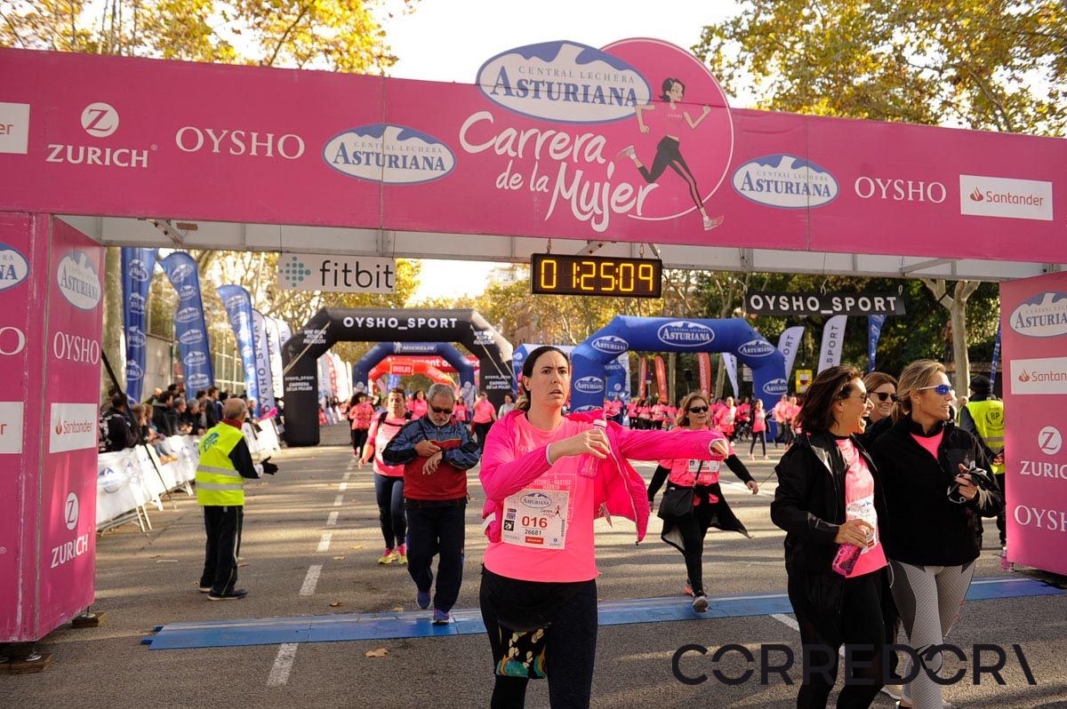 Llegada de la Carrera de la Mujer de Barcelona (ARCO IZQUIERDO 63)