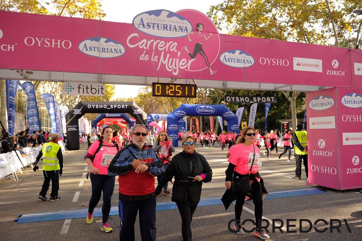 Llegada de la Carrera de la Mujer de Barcelona (ARCO IZQUIERDO 63)