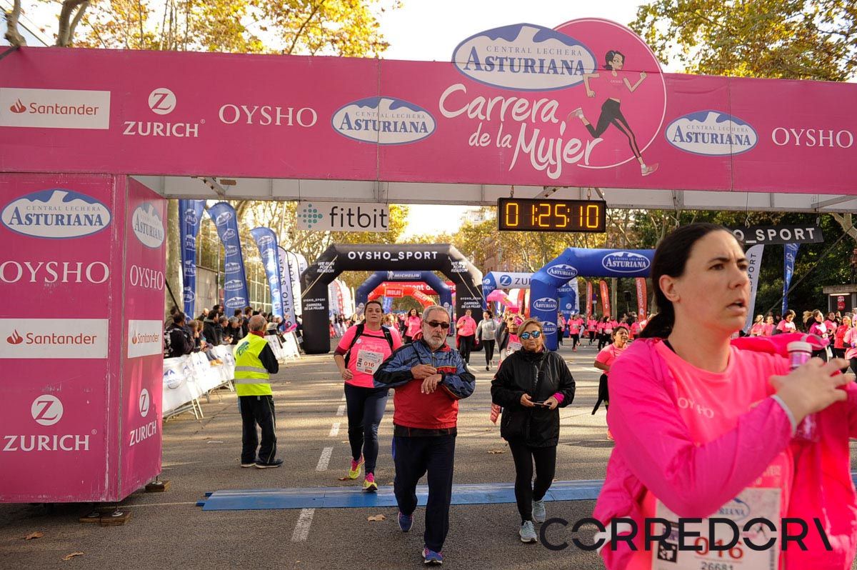 Llegada de la Carrera de la Mujer de Barcelona (ARCO IZQUIERDO 63)