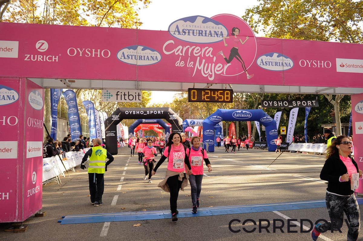 Llegada de la Carrera de la Mujer de Barcelona (ARCO IZQUIERDO 63)